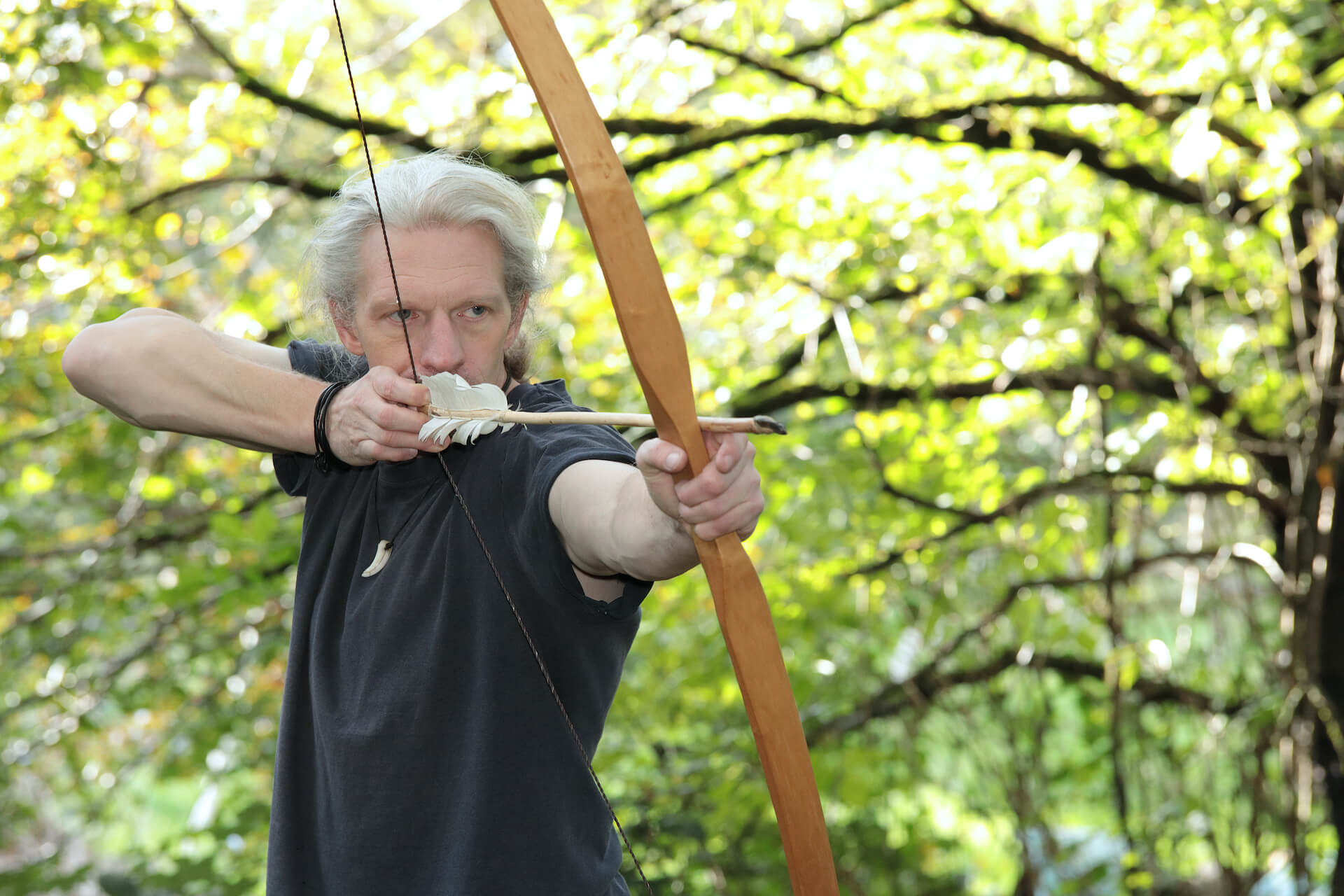 Wildnismentor, Wildnismentoring Duisburg, Christian Elberg, Bogen bauen lernen in Duisburg